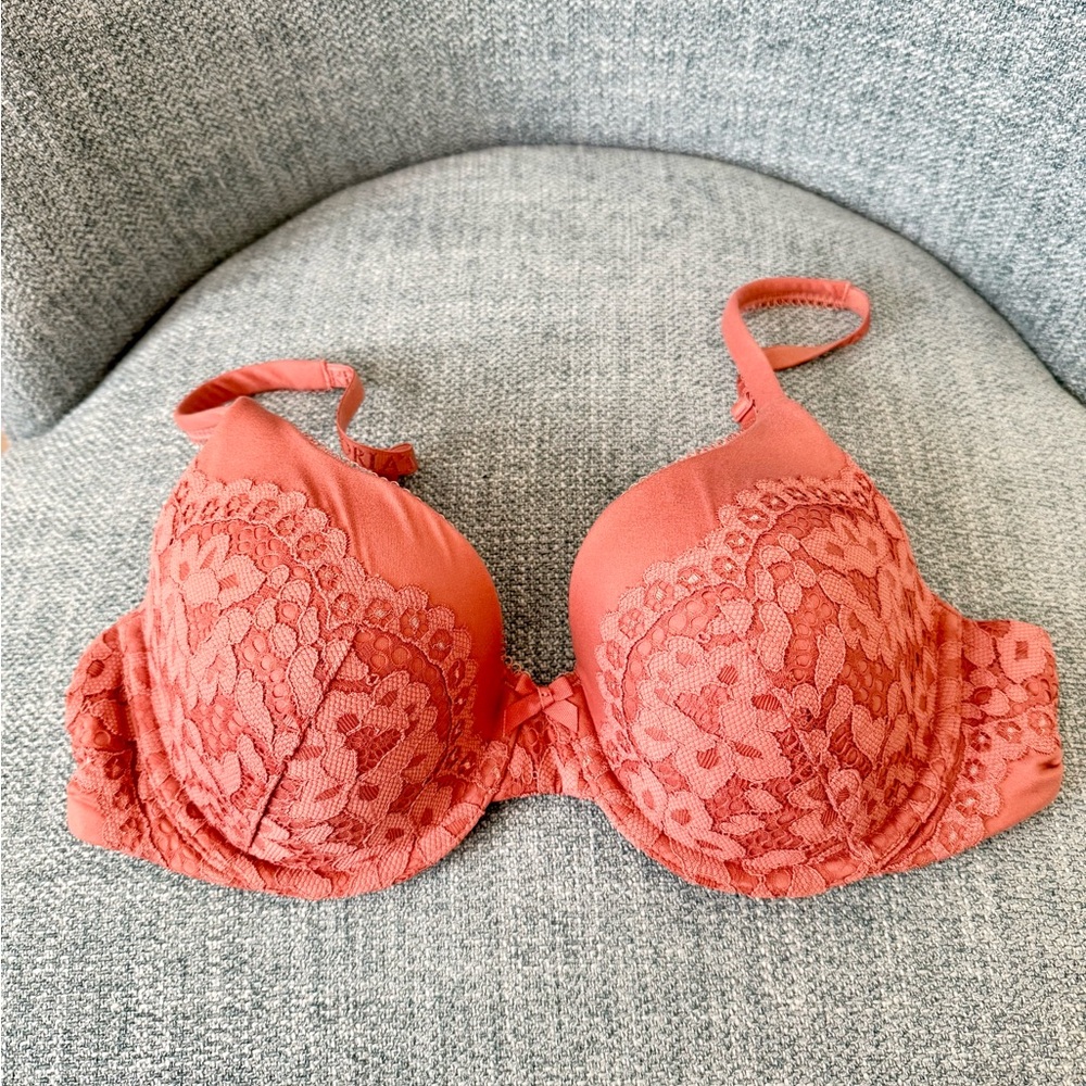 Victoria’s Secret Body by Victoria bra 34C